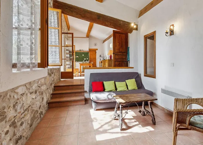 Charming Holiday Home In Tautavel With Balcony Nyaraló