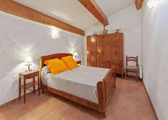 Charming In With Balcony Tautavel