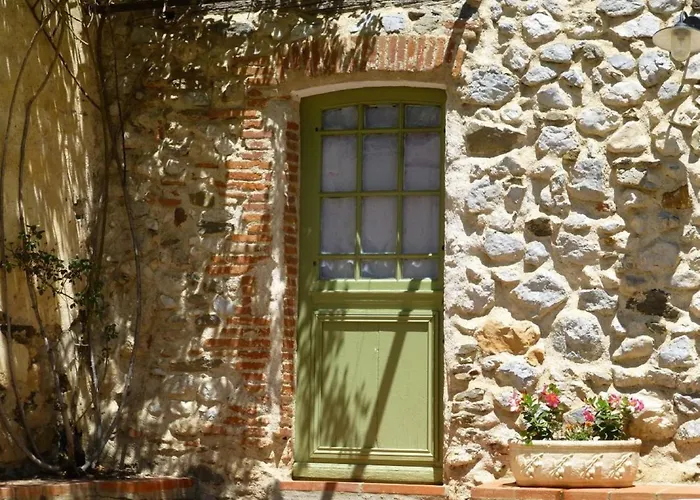 Charming In With Balcony Tautavel